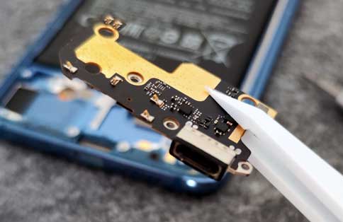 telefono krovimo lizdo keitimas kaina
